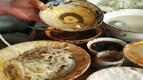 湖南街頭特色美食,有看懂這個調料方法的嗎